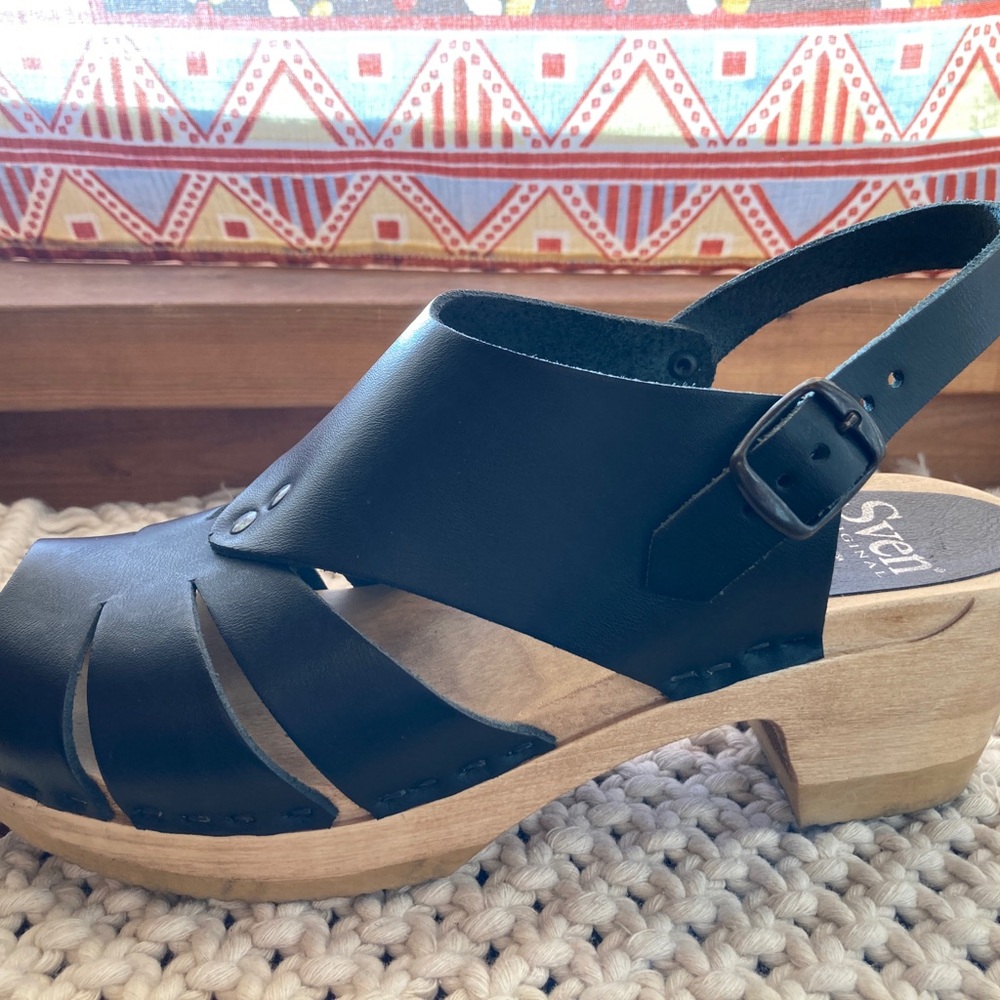 Sven Rivet Sandal Clogs w/ Back Strap Size 38 Brown Base Smooth Blue Leather